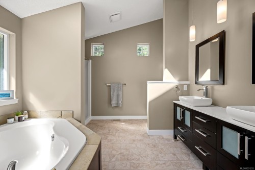 580 Brent Rd, Comox, BC 