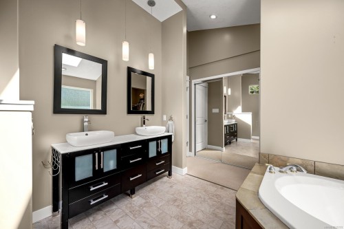 580 Brent Rd, Comox, BC 