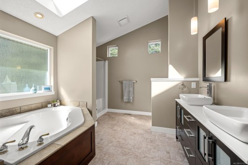 580 Brent Rd, Comox, BC 