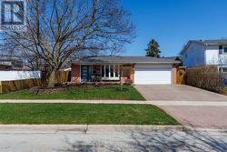 475 SUNSET DRIVE Oakville, ON L6L 3N3