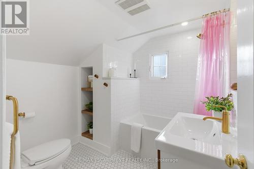 Heated floors! - 73 Arkell Street, Hamilton, ON - Indoor Photo Showing Bathroom