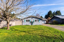 6525 Country Rd Sooke, BC V9Z 0W9