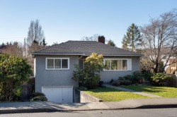 354 Foul Bay Rd Victoria, BC V8S 4G8