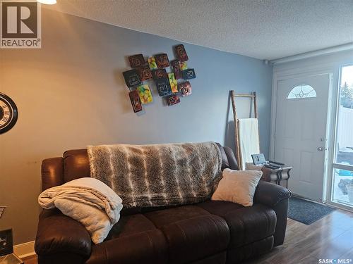 5 1292 Gordon Road, Moose Jaw, SK - Indoor Photo Showing Living Room