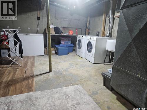 5 1292 Gordon Road, Moose Jaw, SK - Indoor Photo Showing Laundry Room