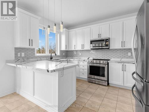 96 Mount Crescent, Essa, ON - Indoor Photo Showing Kitchen With Stainless Steel Kitchen With Upgraded Kitchen