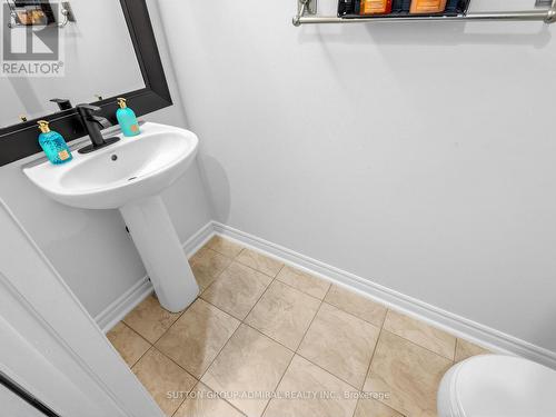 96 Mount Crescent, Essa, ON - Indoor Photo Showing Bathroom