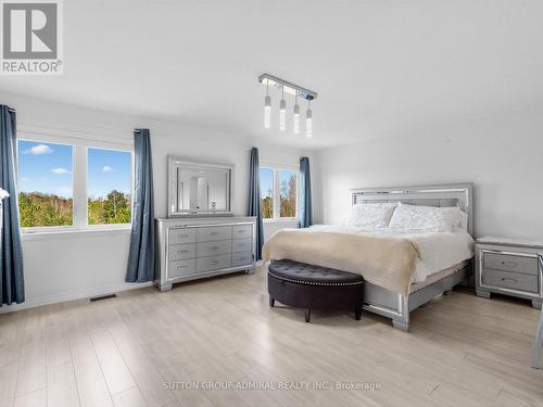 96 Mount Crescent, Essa, ON - Indoor Photo Showing Bedroom