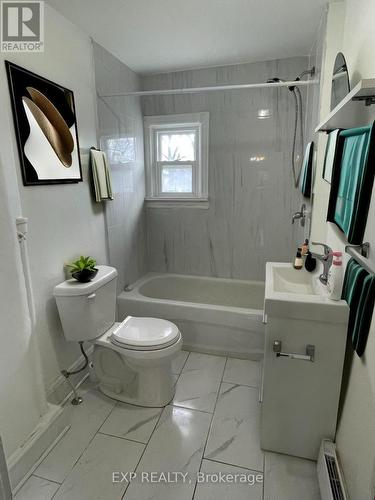 17 Victoria Avenue, Cambridge, ON - Indoor Photo Showing Bathroom