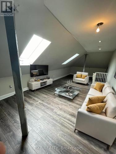 17 Victoria Avenue, Cambridge, ON - Indoor