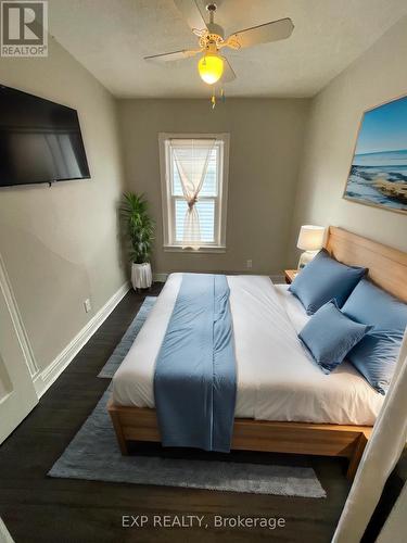 17 Victoria Avenue, Cambridge, ON - Indoor Photo Showing Bedroom