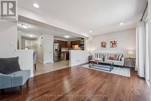 93 Washburn Drive, Guelph (Grange Road), ON - Indoor Photo Showing Living Room