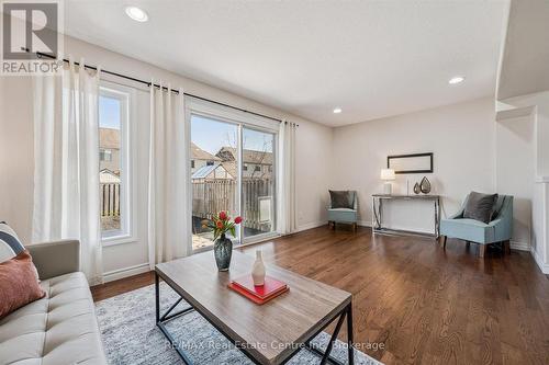 93 Washburn Drive, Guelph (Grange Road), ON - Indoor Photo Showing Living Room