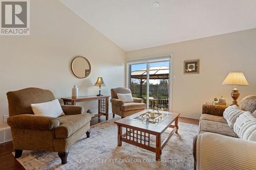 21 - 19 Somerset Drive, Norfolk (Port Dover), ON - Indoor Photo Showing Living Room