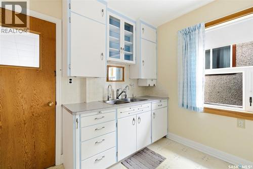 1921 Atkinson Street, Regina, SK - Indoor Photo Showing Kitchen With Double Sink
