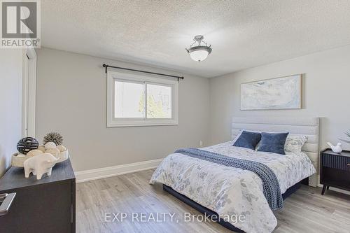 4 Colgate Court, Hamilton, ON - Indoor Photo Showing Bedroom