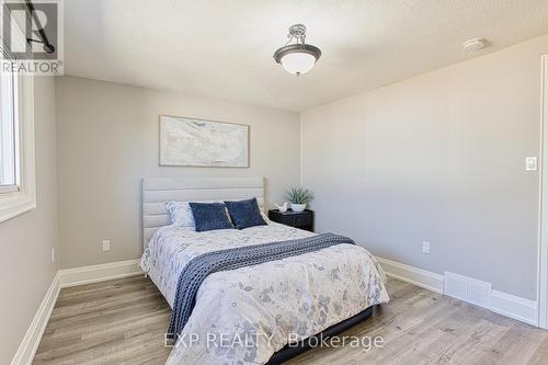4 Colgate Court, Hamilton, ON - Indoor Photo Showing Bedroom