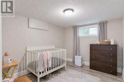 4 Colgate Court, Hamilton, ON - Indoor Photo Showing Bedroom