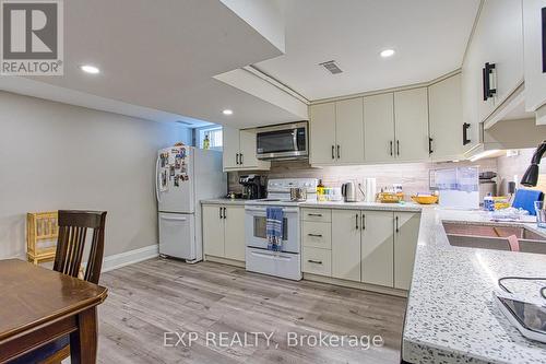 4 Colgate Court, Hamilton, ON - Indoor Photo Showing Kitchen