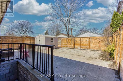4 Colgate Court, Hamilton, ON - Outdoor
