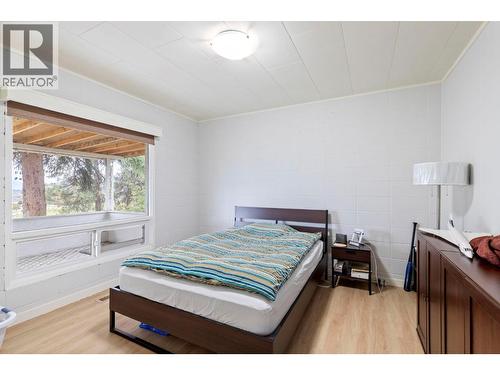 590 Brenda Road, Kelowna, BC - Indoor Photo Showing Bedroom