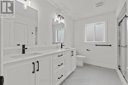 Ensuite Bath. - 