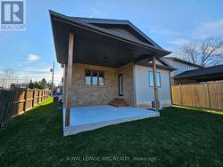 Covered patio w/ gas BBQ hook-up. - 