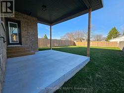 Covered patio w/ gas BBQ hook-up. - 