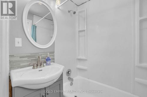 60 Eastman Avenue, London East (East N), ON - Indoor Photo Showing Bathroom