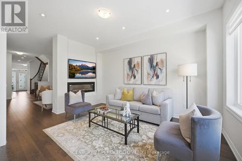 32 Mountainside Crescent, Whitby, ON - Indoor Photo Showing Living Room