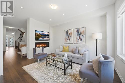 32 Mountainside Crescent, Whitby, ON - Indoor Photo Showing Living Room