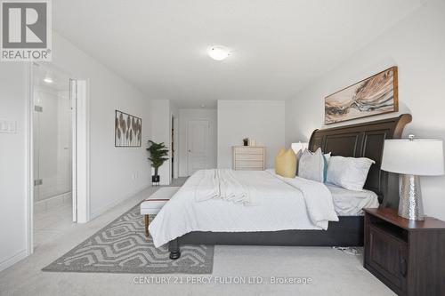 32 Mountainside Crescent, Whitby, ON - Indoor Photo Showing Bedroom