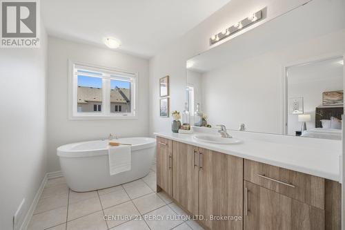 32 Mountainside Crescent, Whitby, ON - Indoor Photo Showing Bathroom