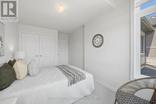 32 Mountainside Crescent, Whitby, ON - Indoor Photo Showing Bedroom