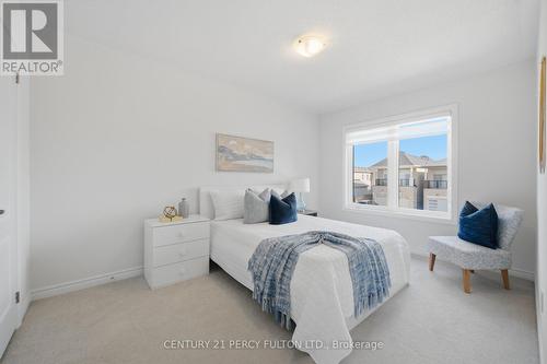 32 Mountainside Crescent, Whitby, ON - Indoor Photo Showing Bedroom