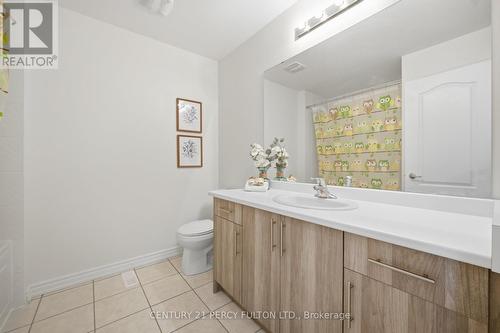 32 Mountainside Crescent, Whitby, ON - Indoor Photo Showing Bathroom