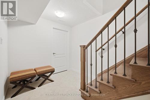 32 Mountainside Crescent, Whitby, ON - Indoor Photo Showing Other Room