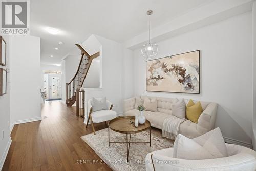 32 Mountainside Crescent, Whitby, ON - Indoor Photo Showing Living Room