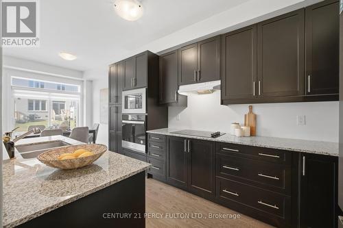 32 Mountainside Crescent, Whitby, ON - Indoor Photo Showing Kitchen With Double Sink With Upgraded Kitchen