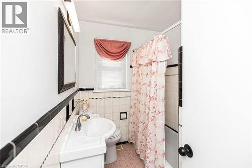 124 Broker Drive, Hamilton, ON - Indoor Photo Showing Bathroom