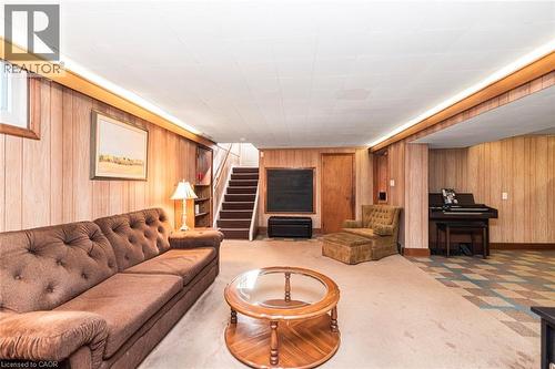 124 Broker Drive, Hamilton, ON - Indoor Photo Showing Living Room