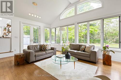 492 Country Club Crescent, Mississauga, ON - Indoor Photo Showing Living Room