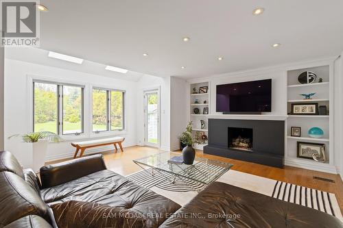 492 Country Club Crescent, Mississauga, ON - Indoor Photo Showing Living Room With Fireplace