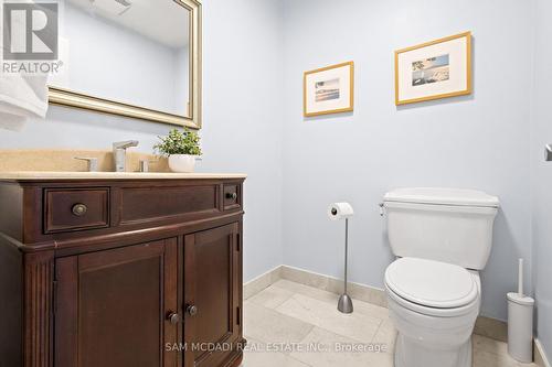 492 Country Club Crescent, Mississauga, ON - Indoor Photo Showing Bathroom