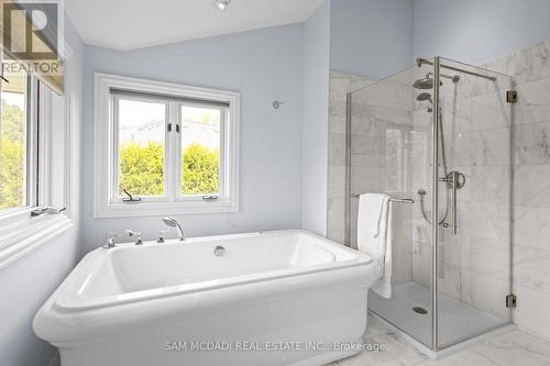 492 Country Club Crescent, Mississauga, ON - Indoor Photo Showing Bathroom