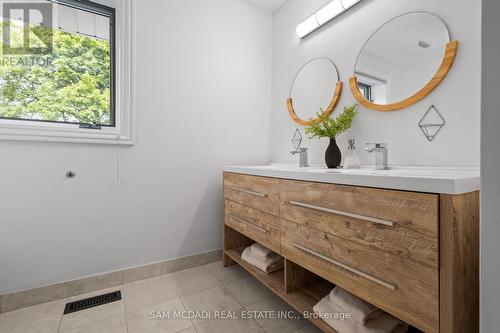 492 Country Club Crescent, Mississauga, ON - Indoor Photo Showing Bathroom