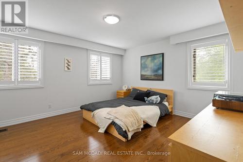 492 Country Club Crescent, Mississauga, ON - Indoor Photo Showing Bedroom