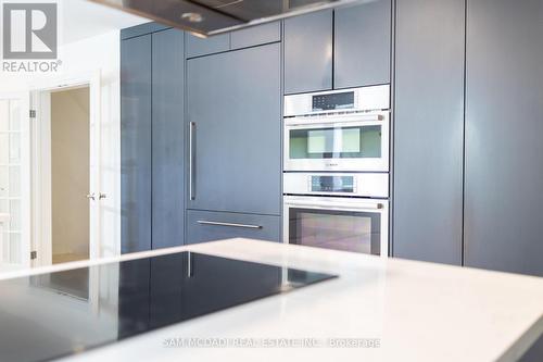 492 Country Club Crescent, Mississauga, ON - Indoor Photo Showing Kitchen