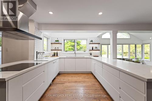 492 Country Club Crescent, Mississauga, ON - Indoor Photo Showing Kitchen
