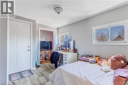 174 Rosslyn Avenue N, Hamilton, ON - Indoor Photo Showing Bedroom